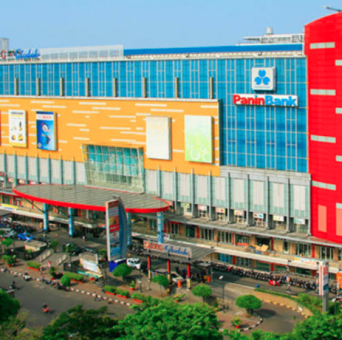 LTC Glodok adalah pusat perdagangan modern yang terletak di kawasan Lindeteves, Jakarta Barat. Dibangun oleh PT Citra Gemilang Nusantara pada tahun 2006, LTC Gl...