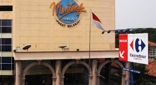 Pusat Perbelanjaan Menteng Prada merupakan sebuah retail yang terhubung langsung dengan apartemen. Pusat perbelanjaan ini berlokasikan di Jl. Pegangsaan Timur n...