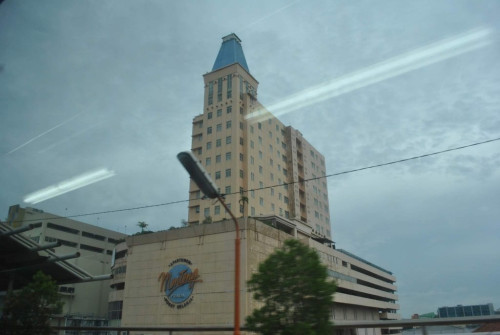 Pusat Perbelanjaan Menteng Prada merupakan sebuah retail yang terhubung langsung dengan apartemen. Pusat perbelanjaan ini berlokasikan di Jl. Pegangsaan Timur n...