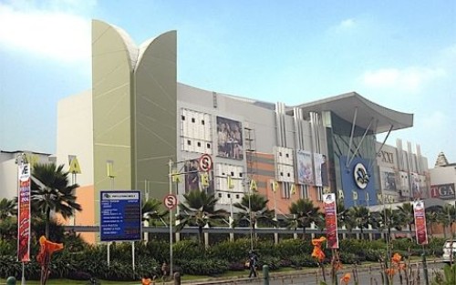 Kelapa Gading III Mall merupakan pusat perbelanjaan yang menjadi satu bagian dengan Kelapa Gading I, II, dan V Mall. Pusat perbelanjaan ini terletak di Jalan Bo...