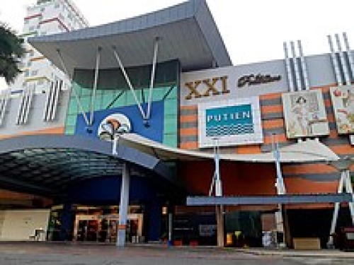 Kelapa Gading V Mall merupakan pusat perbelanjaan yang menjadi satu bagian dengan Kelapa Gading I, II, dan III Mall. Pusat perbelanjaan ini terletak di Jalan Bo...