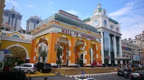 Mall of Indonesia atau biasa disebut MoI, merupakan pusat perbelanjaan yang terletak di Jalan Raya Boulevard Barat, Kecamatan Kelapa Gading, Jakarta Utara. Pusa...