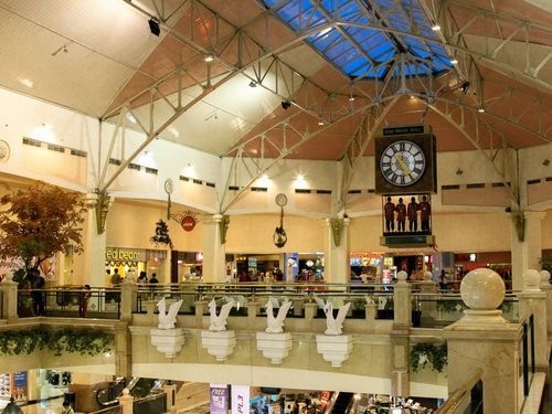 Puri Indah Mall Expansion Merupakan pusat perbelanjaan yang terletak di Jalan Puri Agung No.1, Kecamatan Kembangan, Jakarta Barat. Pusat perbelanjaan ini merupa...