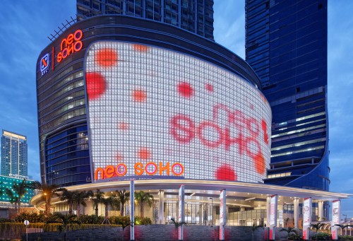 Neo Soho Mall merupakan pusat perbelanjaan yang terletak di Jalan Let. Jend. S. Parman, Kecamatan Grogol Petamburan, Jakarta Barat. Pusat perbelanjaan ini resmi...