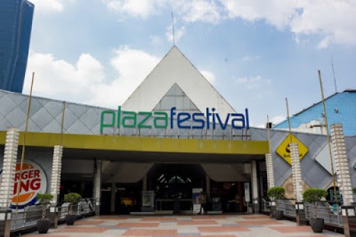 Plaza Festival merupakan pusat perbelanjaan yang berlokasikan di Rasuna Said, Jakarta Selatan. Pusat perbelanjaan ini dikelola oleh PT Bakrie Pesona Rasuna seja...