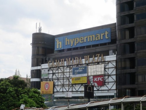 Plaza Gajah Mada, yang juga disebut Gajah Mada Plaza, adalah pusat perbelanjaan yang terletak di Jalan Gajah Mada, Jakarta Pusat. Pusat perbelanjaan ini dikemba...