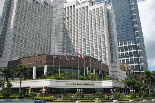 Plaza Indonesia atau biasa disebut PI merupakan pusat perbelanjaan yang terletak di Jalan MH Thamrin, Kecamatan Menteng, Jakarta Pusat. Pusat perbelanjaan ini r...