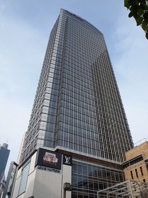 Plaza Indonesia Extension merupakan pusat ritel yang terletak di Jalan MH Thamrin, Kecamatan Menteng, Jakarta Pusat. Gedung tambahan dari Plaza Indonesia ini ra...