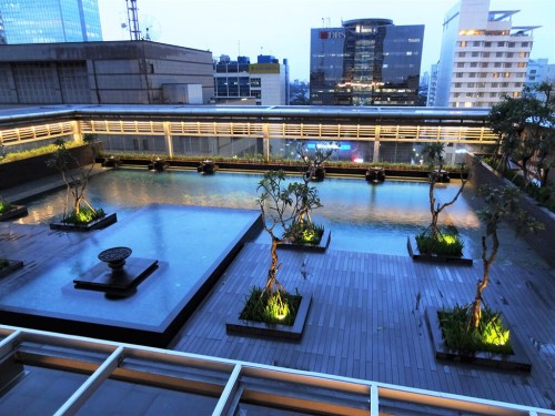 Plaza Indonesia Extension merupakan pusat ritel yang terletak di Jalan MH Thamrin, Kecamatan Menteng, Jakarta Pusat. Gedung tambahan dari Plaza Indonesia ini ra...