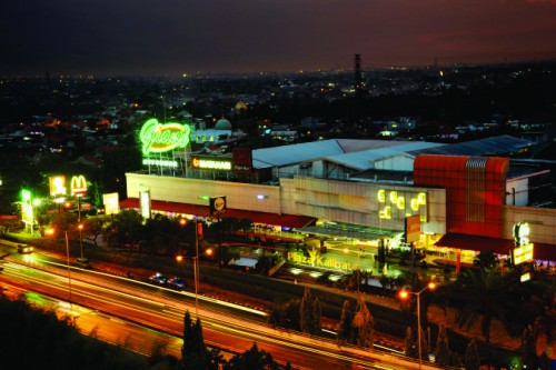 Plaza Kalibata, yang terletak di Jakarta Selatan, tepatnya di Jalan Raya Kalibata Pancoran, adalah pusat perbelanjaan modern yang menawarkan berbagai pelayanan....