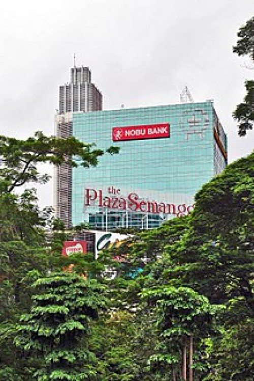 Plaza Semanggi merupakan pusat perbelanjaan yang terletak di Simpang Susun Semanggi, Jalan Jendral Sudirman, Jakarta Selatan. Pusat perbelanjaan yang dibangun o...