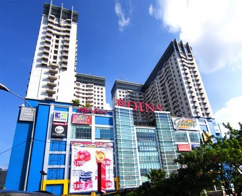 Poins Square adalah pusat perbelanjaan yang terletak di Jl. R.A. Kartini, Cilandak, Jakarta Selatan. Beroperasi sejak tahun 2005 di lahan seluas 2,5 hektar di p...