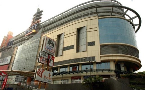 Roxy Square adalah pusat perbelanjaan modern yang terletak di wilayah Jakarta Barat. Dibangun oleh Masgo Group pada tahun 2012, Roxy Square memiliki 5 lantai de...