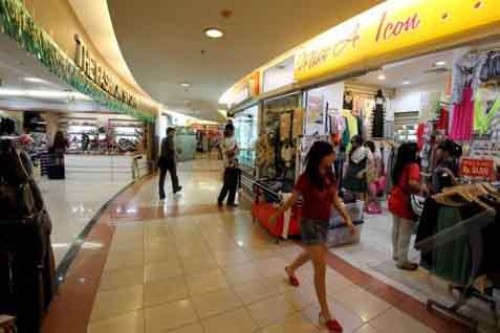 Slipi Jaya Plaza  atau yang biasa dikenal sebagai Slipi Jaya atau Slipi Plaza merupakan pusat perbelanjaan yang berlokasi di Jalan Letjen S. Parman, Palmerah, J...