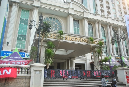 Bellezza Shopping Arcade merupakan salah satu pusat perbelanjaan yang bercampur dengan fungsi perkantoran. Bangunan ini terletak di Superblok The Bellezza yang...