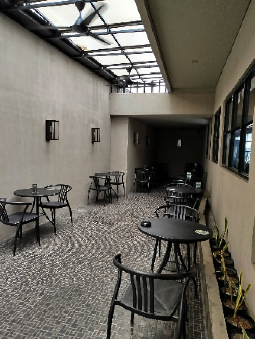 Starbucks Pos Pengumben, Stand Alone Retail | We provide Indonesia infrastructure map on various property sectors and data. Access property listings, infrastructure developments, news, and valuable transaction data for informed decisions.