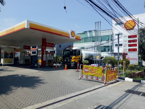 SPBU Shell Empang Bahagia Raya, Gas Station | We provide Indonesia infrastructure map on various property sectors and data. Access property listings, infrastructure developments, news, and valuable transaction data for informed decisions.