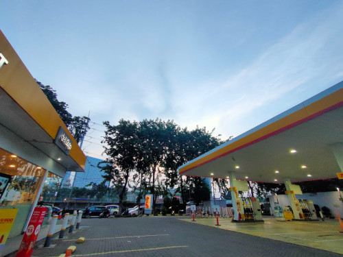 SPBU Shell Lingkar Luar Barat, Gas Station | We provide Indonesia infrastructure map on various property sectors and data. Access property listings, infrastructure developments, news, and valuable transaction data for informed decisions.