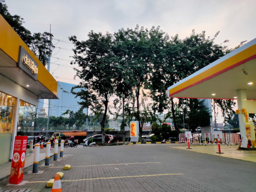 SPBU Shell Lingkar Luar Barat, Gas Station | We provide Indonesia infrastructure map on various property sectors and data. Access property listings, infrastructure developments, news, and valuable transaction data for informed decisions.