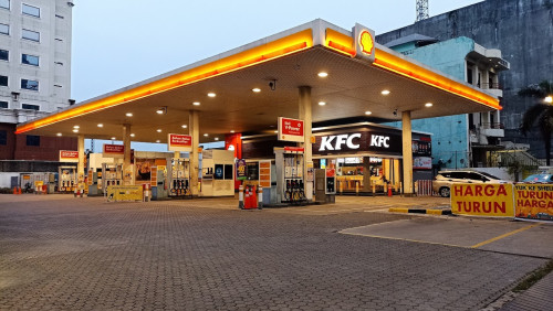 SPBU Shell Mampang Prapatan, Gas Station | We provide Indonesia infrastructure map on various property sectors and data. Access property listings, infrastructure developments, news, and valuable transaction data for informed decisions.