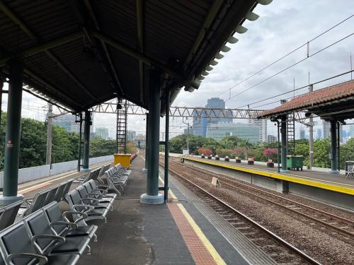 Gambir Station, Intercity Station | We provide Indonesia infrastructure map on various property sectors and data. Access property listings, infrastructure developments, news, and valuable transaction data for informed decisions.