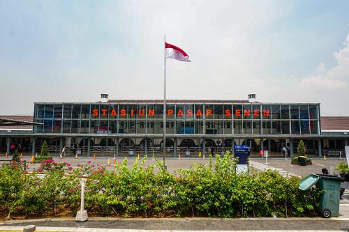 Pasar Senen Station, Intercity Station | We provide Indonesia infrastructure map on various property sectors and data. Access property listings, infrastructure developments, news, and valuable transaction data for informed decisions.