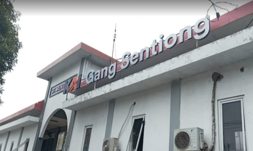 Gang Sentiong Station, Commuter Station | We provide Indonesia infrastructure map on various property sectors and data. Access property listings, infrastructure developments, news, and valuable transaction data for informed decisions.
