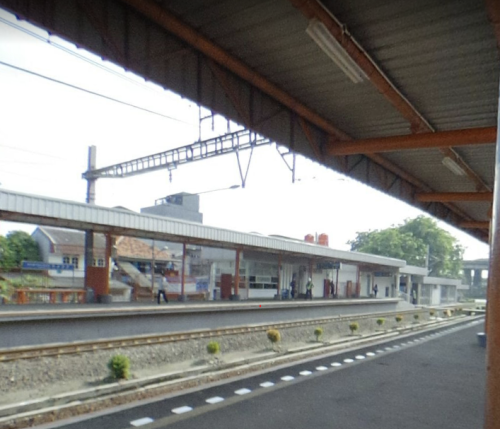 Grogol Station, Commuter Station | We provide Indonesia infrastructure map on various property sectors and data. Access property listings, infrastructure developments, news, and valuable transaction data for informed decisions.