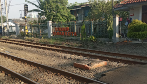Taman Kota Station, Commuter Station | We provide Indonesia infrastructure map on various property sectors and data. Access property listings, infrastructure developments, news, and valuable transaction data for informed decisions.