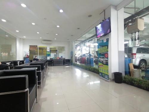 BIT Suzuki Puri Indah Jakarta, Automotive Dealership | We provide Indonesia infrastructure map on various property sectors and data. Access property listings, infrastructure developments, news, and valuable transaction data for informed decisions.