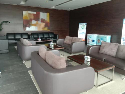IMT Suzuki Pondok Indah Jakarta, Automotive Dealership | We provide Indonesia infrastructure map on various property sectors and data. Access property listings, infrastructure developments, news, and valuable transaction data for informed decisions.