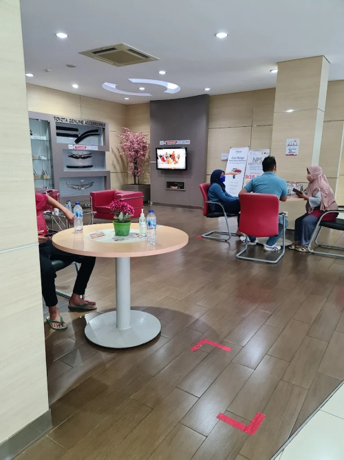 Toyota AUTO2000 Angkasa, Automotive Dealership | We provide Indonesia infrastructure map on various property sectors and data. Access property listings, infrastructure developments, news, and valuable transaction data for informed decisions.