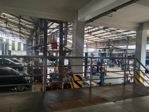 Toyota AUTO2000 Daan Mogot, Automotive Dealership | We provide Indonesia infrastructure map on various property sectors and data. Access property listings, infrastructure developments, news, and valuable transaction data for informed decisions.