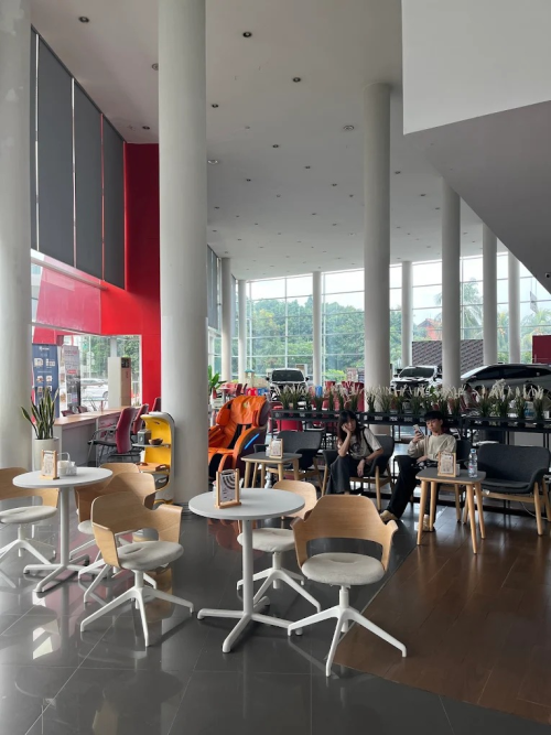 Toyota AUTO2000 Kapuk, Automotive Dealership | We provide Indonesia infrastructure map on various property sectors and data. Access property listings, infrastructure developments, news, and valuable transaction data for informed decisions.