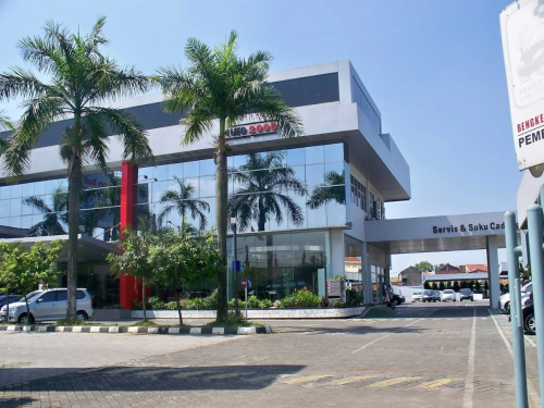 Toyota AUTO2000 Kramat Jati, Automotive Dealership | We provide Indonesia infrastructure map on various property sectors and data. Access property listings, infrastructure developments, news, and valuable transaction data for informed decisions.