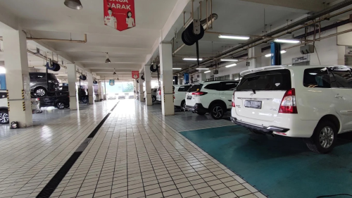 Toyota AUTO2000 Permata Hijau, Automotive Dealership | We provide Indonesia infrastructure map on various property sectors and data. Access property listings, infrastructure developments, news, and valuable transaction data for informed decisions.
