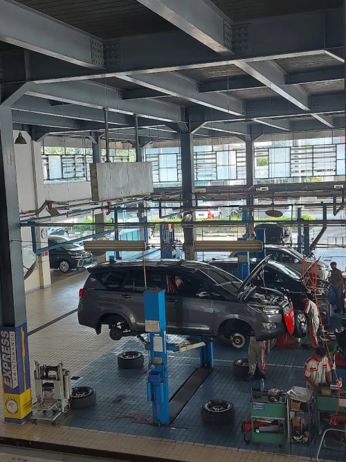 Toyota AUTO2000 Puri Kembangan, Automotive Dealership | We provide Indonesia infrastructure map on various property sectors and data. Access property listings, infrastructure developments, news, and valuable transaction data for informed decisions.
