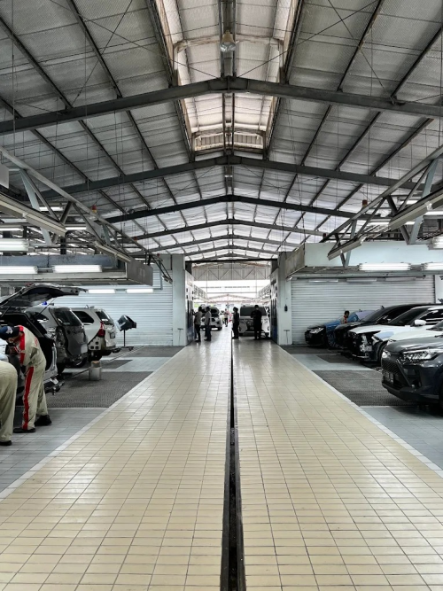 Toyota AUTO2000 Sunter, Automotive Dealership | We provide Indonesia infrastructure map on various property sectors and data. Access property listings, infrastructure developments, news, and valuable transaction data for informed decisions.