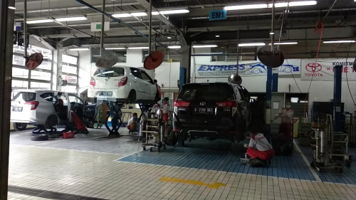 Toyota AUTO2000 Tebet Saharjo, Automotive Dealership | We provide Indonesia infrastructure map on various property sectors and data. Access property listings, infrastructure developments, news, and valuable transaction data for informed decisions.