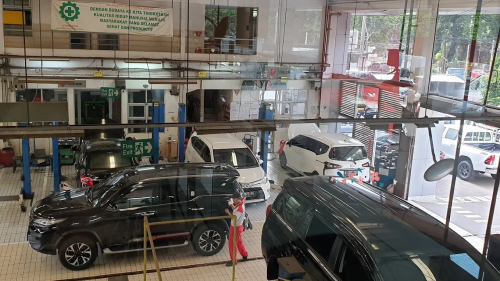 Toyota AUTO2000 Tebet Supomo, Automotive Dealership | We provide Indonesia infrastructure map on various property sectors and data. Access property listings, infrastructure developments, news, and valuable transaction data for informed decisions.
