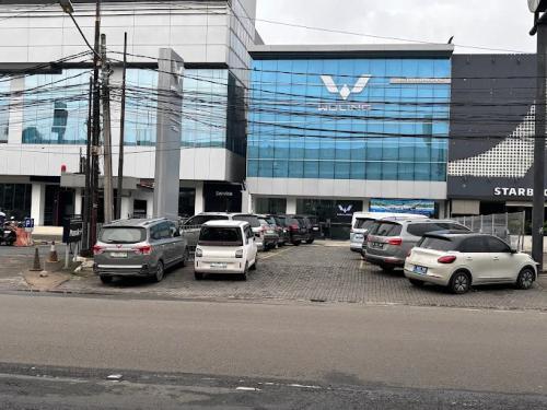 Wuling Arista Kalimalang, Automotive Dealership | We provide Indonesia infrastructure map on various property sectors and data. Access property listings, infrastructure developments, news, and valuable transaction data for informed decisions.
