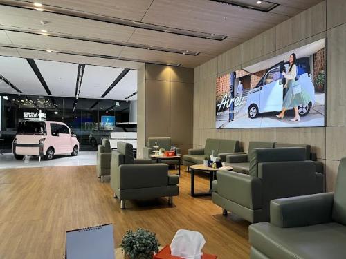 Wuling Center Pondok Indah, Automotive Dealership | We provide Indonesia infrastructure map on various property sectors and data. Access property listings, infrastructure developments, news, and valuable transaction data for informed decisions.