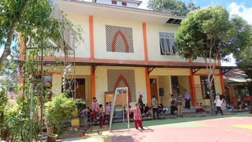 Al Qalam Islamic Integrated Elementary School, Private School | We provide Indonesia infrastructure map on various property sectors and data. Access property listings, infrastructure developments, news, and valuable transaction data for informed decisions.