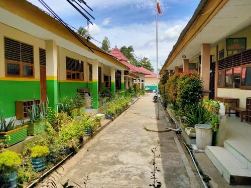 Al Wahdah Islamic Integrated Elementary School, Private School | We provide Indonesia infrastructure map on various property sectors and data. Access property listings, infrastructure developments, news, and valuable transaction data for informed decisions.