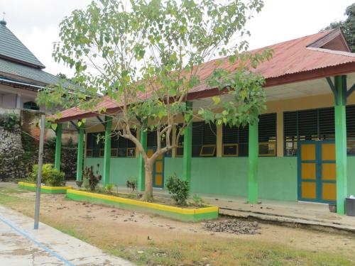 Ilmiah High School Kendari, Private School | We provide Indonesia infrastructure map on various property sectors and data. Access property listings, infrastructure developments, news, and valuable transaction data for informed decisions.