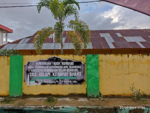 West Kendari Islamic Elementary School, Private School | We provide Indonesia infrastructure map on various property sectors and data. Access property listings, infrastructure developments, news, and valuable transaction data for informed decisions.