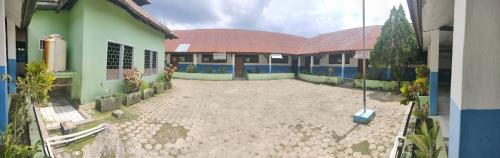 West Kendari Islamic Elementary School, Private School | We provide Indonesia infrastructure map on various property sectors and data. Access property listings, infrastructure developments, news, and valuable transaction data for informed decisions.