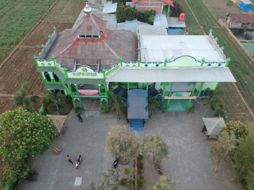 Al Azhar Islamic Junior High School, Private School | We provide Indonesia infrastructure map on various property sectors and data. Access property listings, infrastructure developments, news, and valuable transaction data for informed decisions.