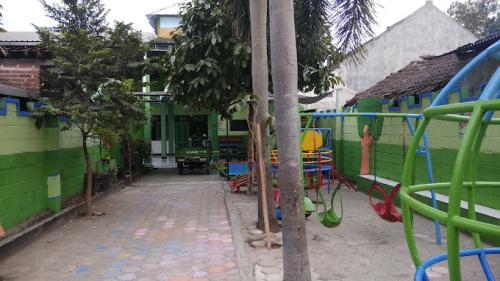 Al Azhar Islamic Kindergarten, Private School | We provide Indonesia infrastructure map on various property sectors and data. Access property listings, infrastructure developments, news, and valuable transaction data for informed decisions.