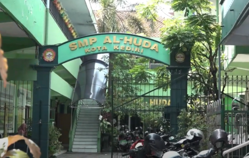 Al Huda Junior High School, Private School | We provide Indonesia infrastructure map on various property sectors and data. Access property listings, infrastructure developments, news, and valuable transaction data for informed decisions.